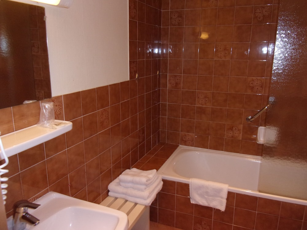 Standard Room, 2 Twin Beds photo 2