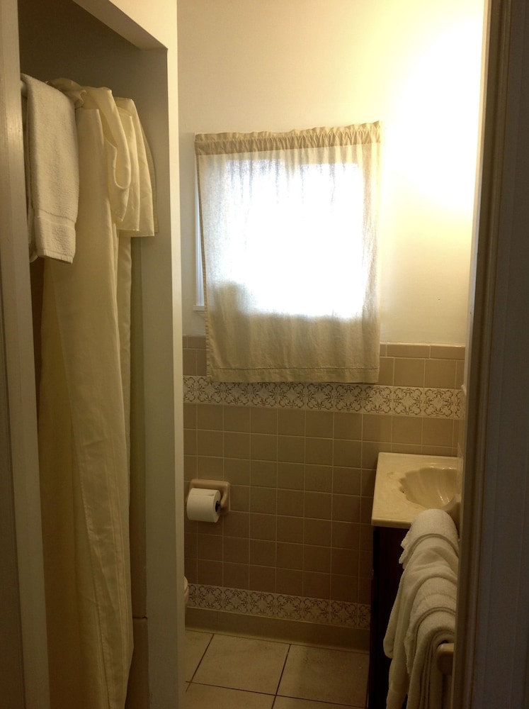 Suite, 1 Queen Bed, Jetted Tub photo 1