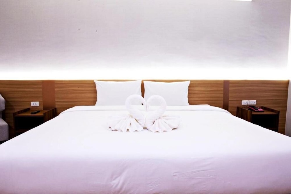Deluxe Room, 1 King Bed photo 2