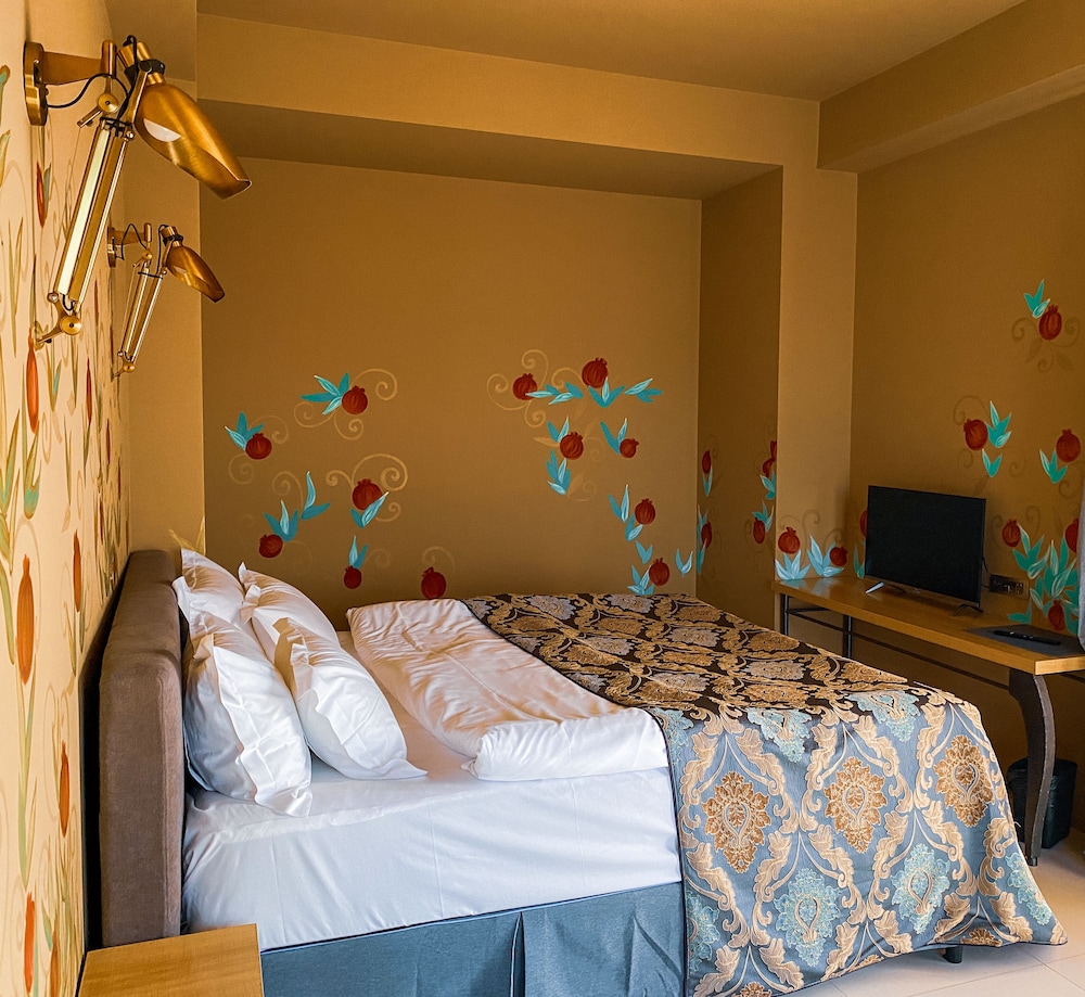 Premium Room, 1 King Bed with Sofa bed, Terrace, City View photo 2