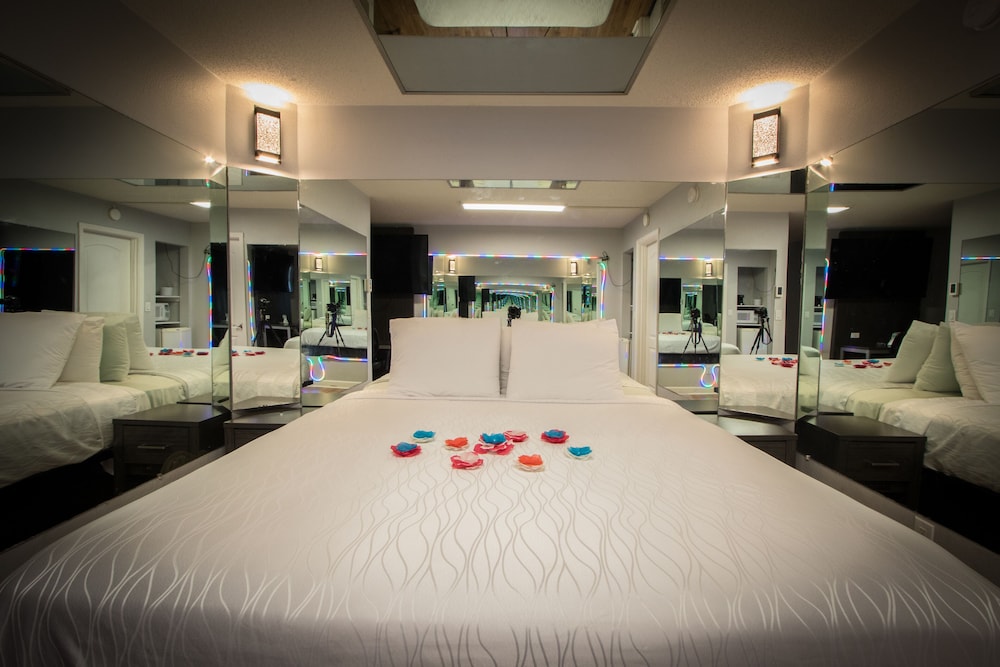 Romantic Room, 1 King Bed - Photo 18