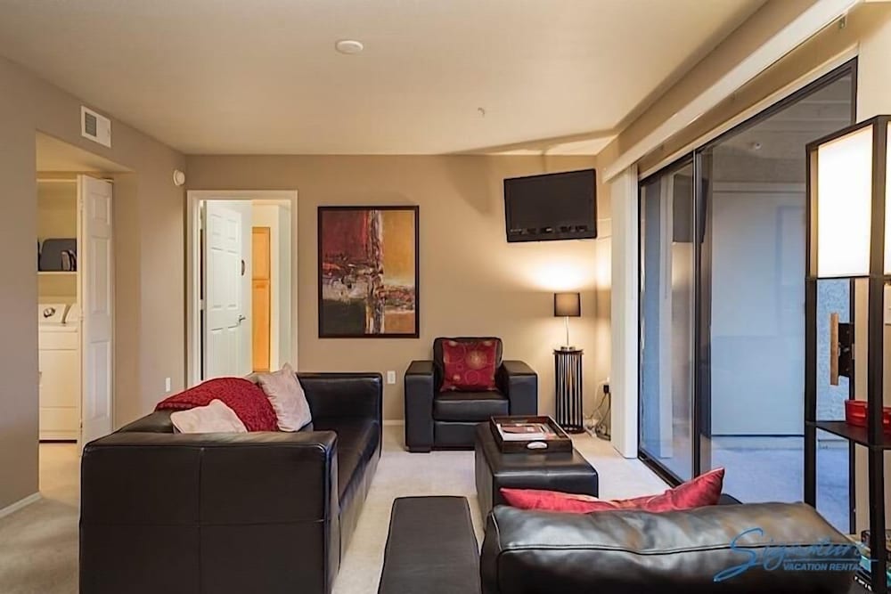 Condo, 2 Bedrooms photo 2