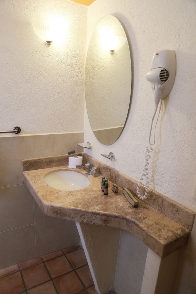 Standard Double Room - Photo 12