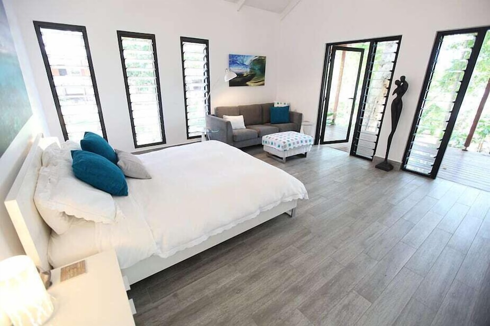 Beach Bungalow photo 2