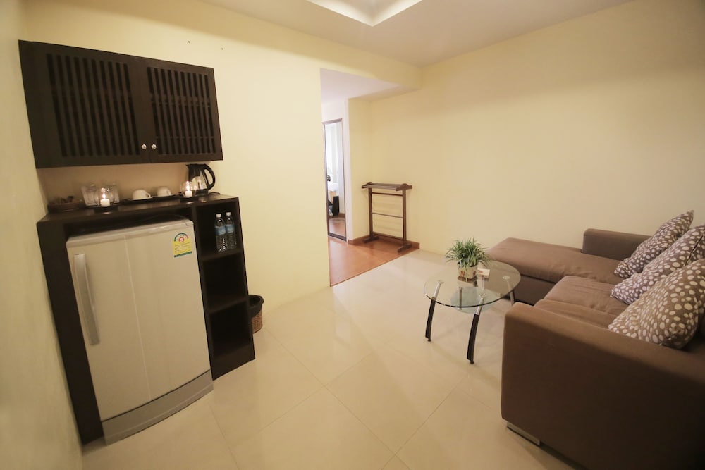 Romantic Ocean View Suite - Photo 9