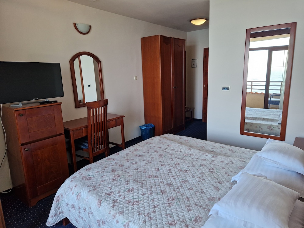 Double Room Single Use, Balcony, Sea View photo 1