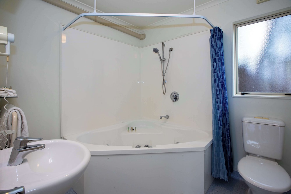 Deluxe Suite, Multiple Beds, Non Smoking, Kitchen - Photo 7