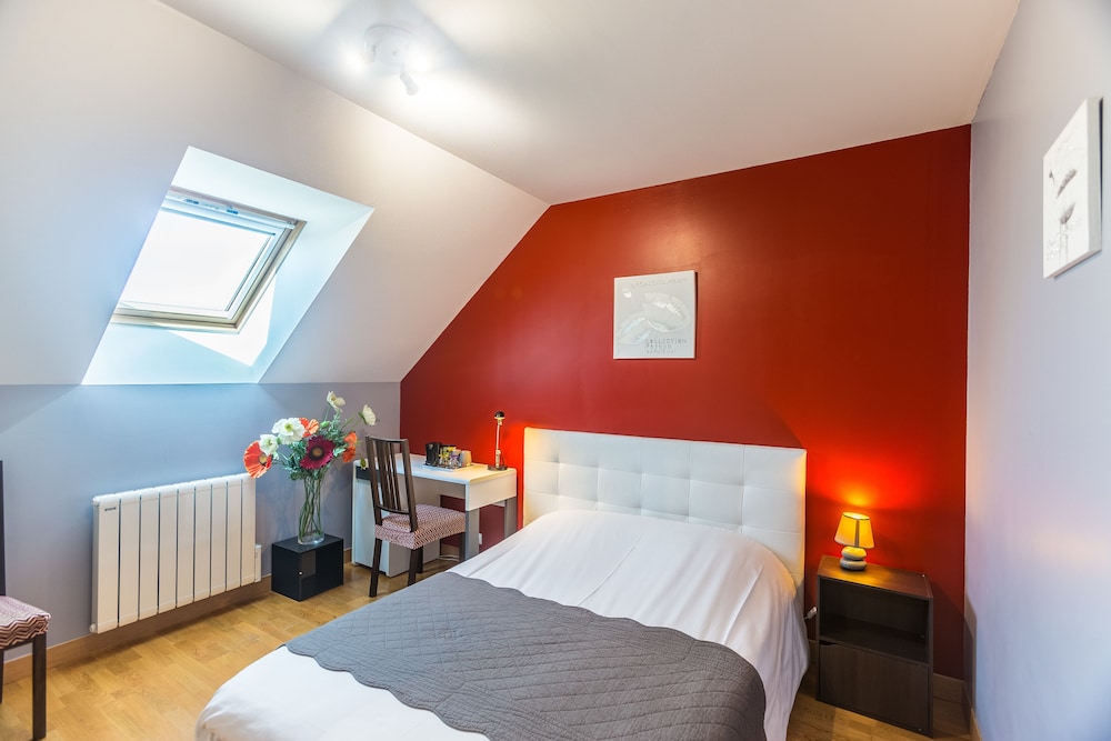 Double Room (Coquelicot)