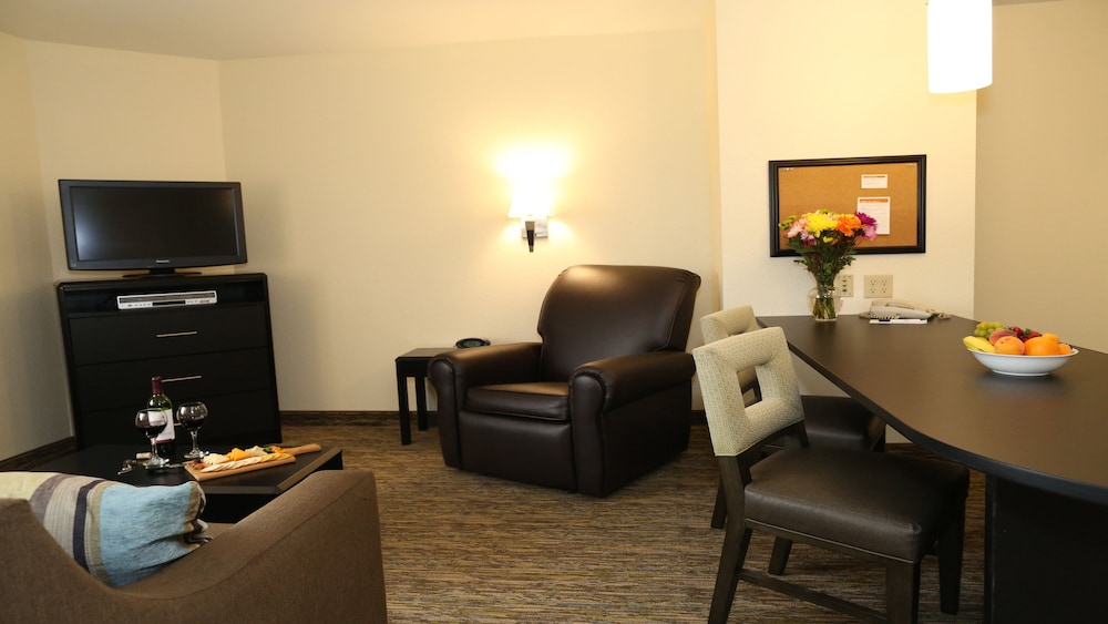 Suite, 1 Bedroom - Photo 3