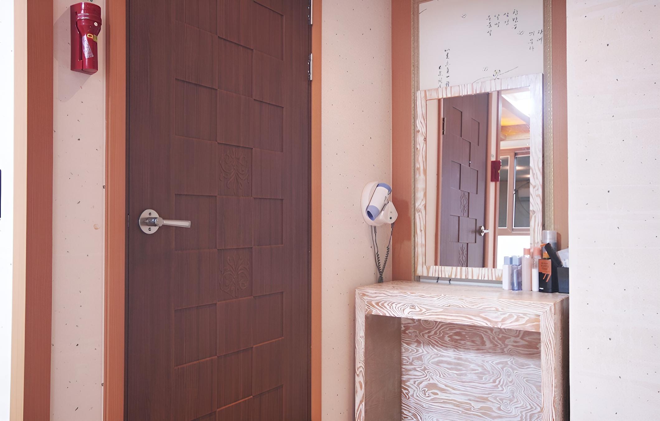 Room (Korean Style Room VIP (Netflix Roofto) photo 3