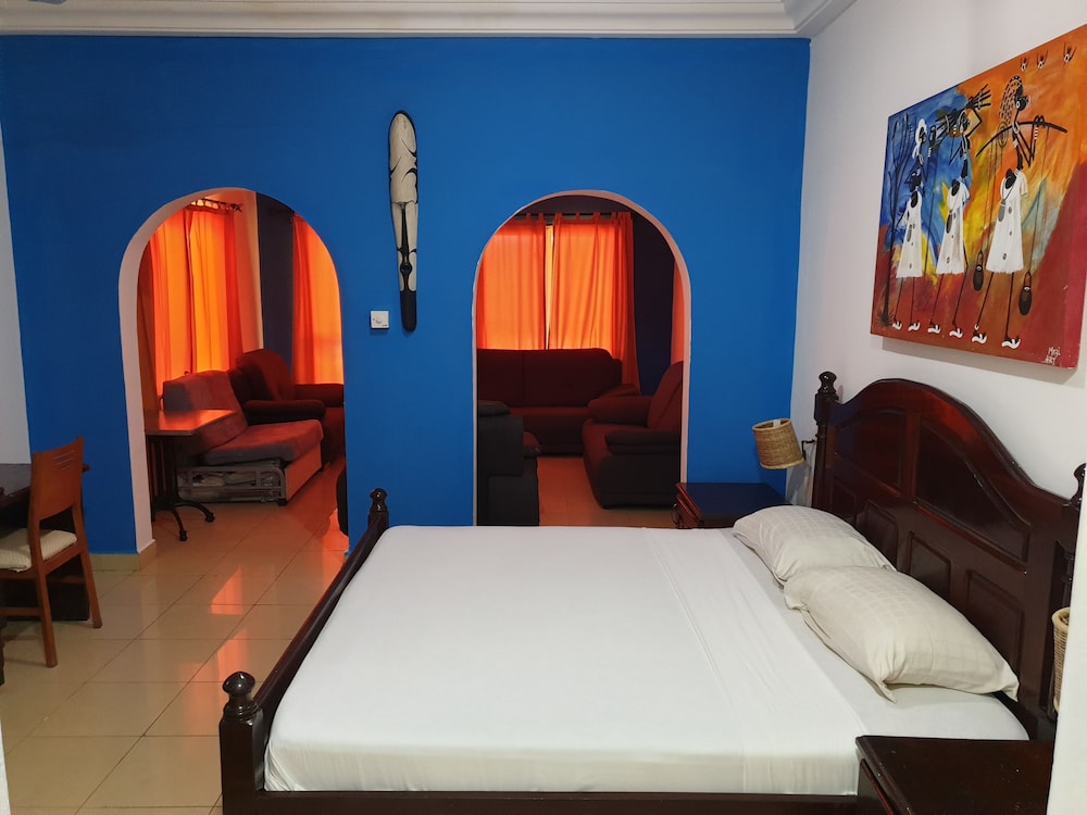 Deluxe Suite, 1 King Bed, Pool View
