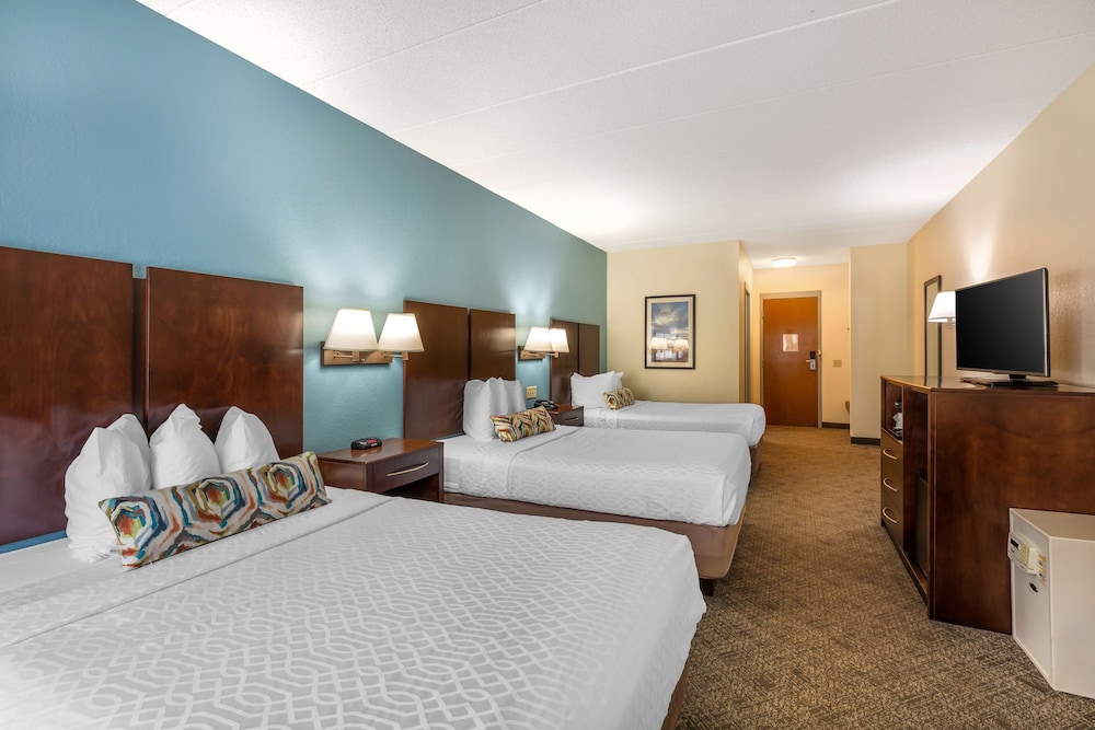 Standard Room, Multiple Beds, Non Smoking, Refrigerator & Microwave - Photo 2