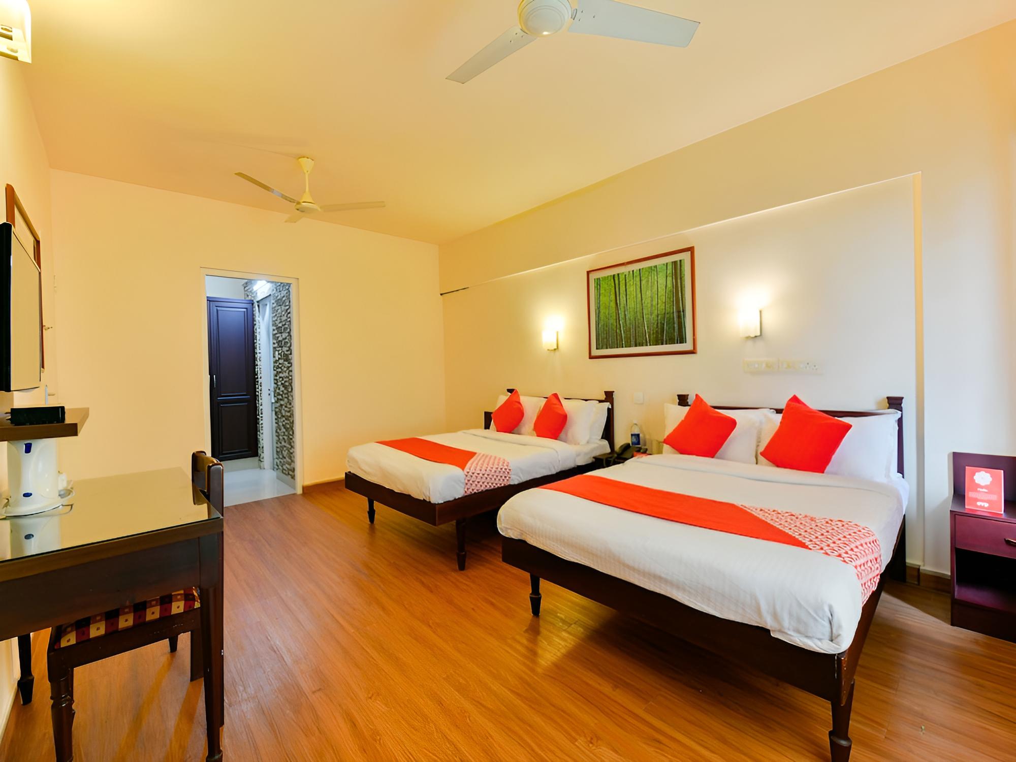 Classic Suite, 1 King Bed photo 2