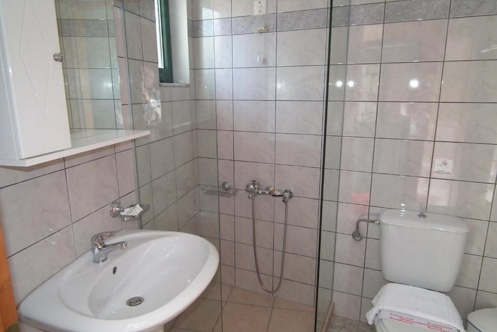 Economy Apartment, 1 Bedroom (Semi Basement) photo 3