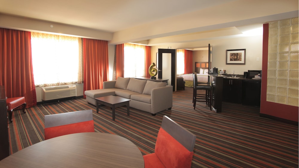Suite, 1 King Bed, Accessible (Communications, Accessible Tub) photo 2