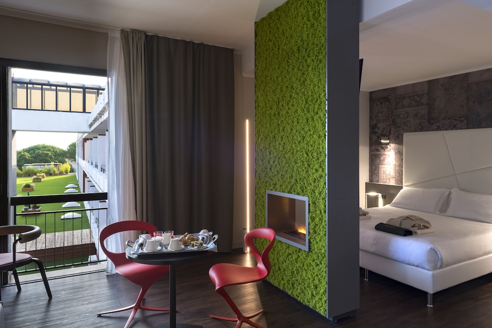 Junior Double Room, 1 King Bed, Fireplace, Resort View - Photo 3