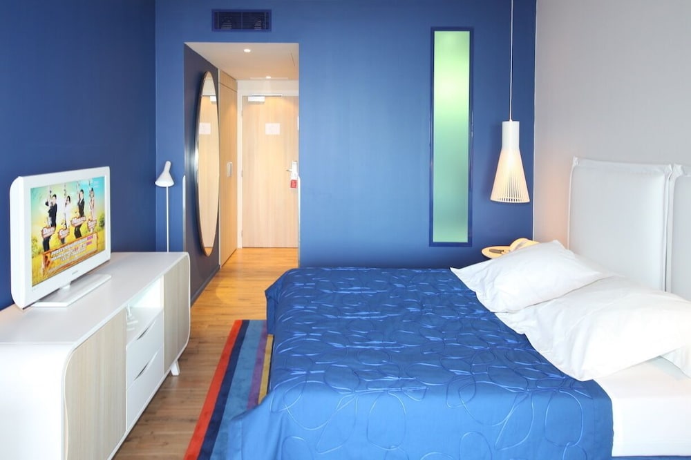 Deluxe Room, 1 Queen Bed, Balcony, Sea View - Photo 3