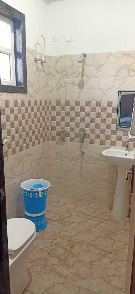 Deluxe Suite - Photo 9