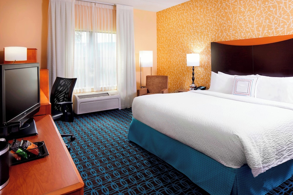 Room, 1 King Bed (Mobility/Hearing Access, Roll-in Shwr)