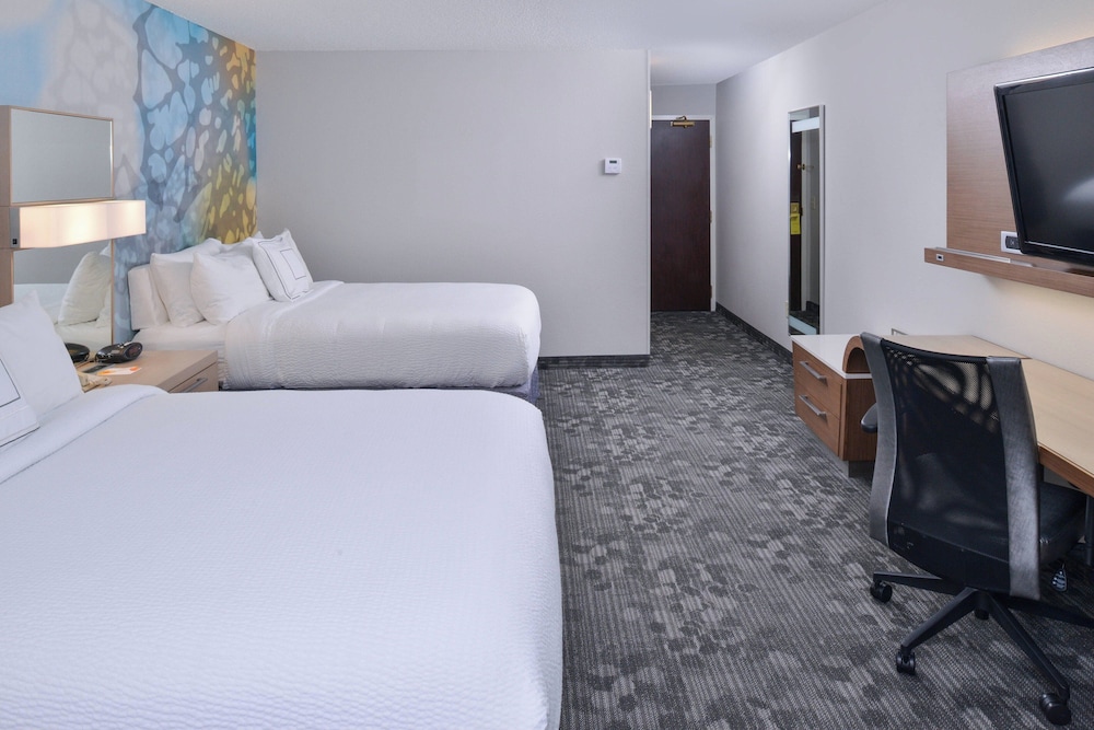Room, 2 Queen Beds - Photo 1