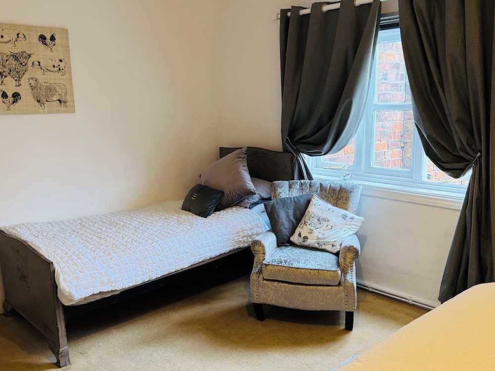 Family Room (Room 3) photo 1