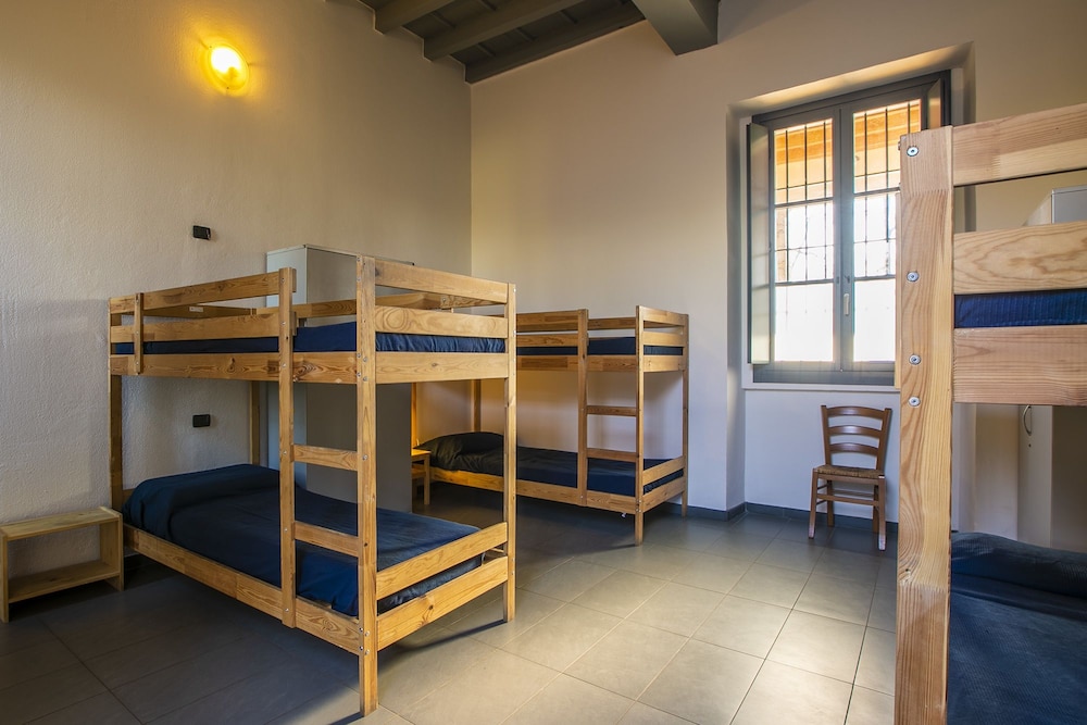 Shared Dormitory, Mixed Dorm, Shared Bathroom (6 beds) photo 1