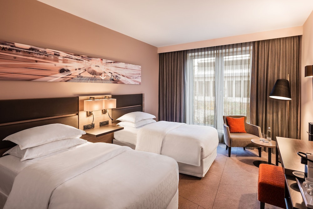 Executive Room, 2 Twin Beds - Photo 2