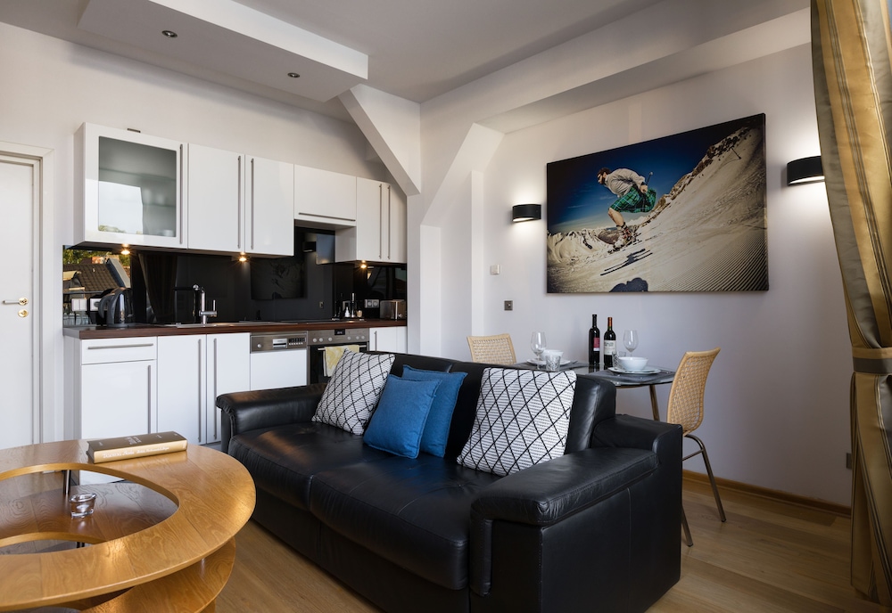 Keyless Easy Entry 24/7 - Deluxe 1 Bedroom Apartment photo 2