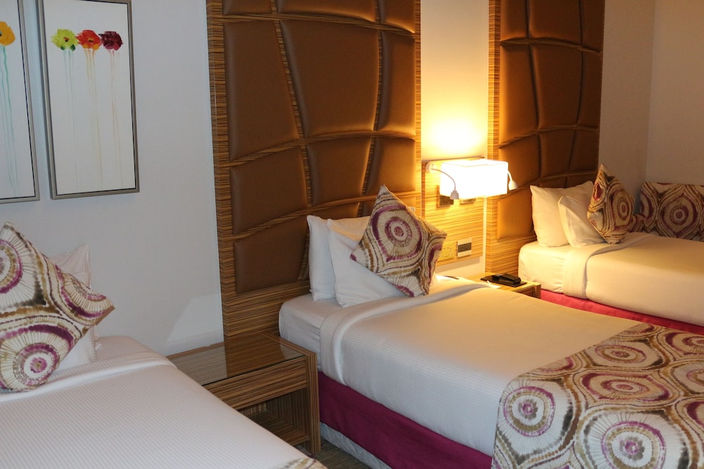 Standard Room, Multiple Beds, Non Smoking photo 2