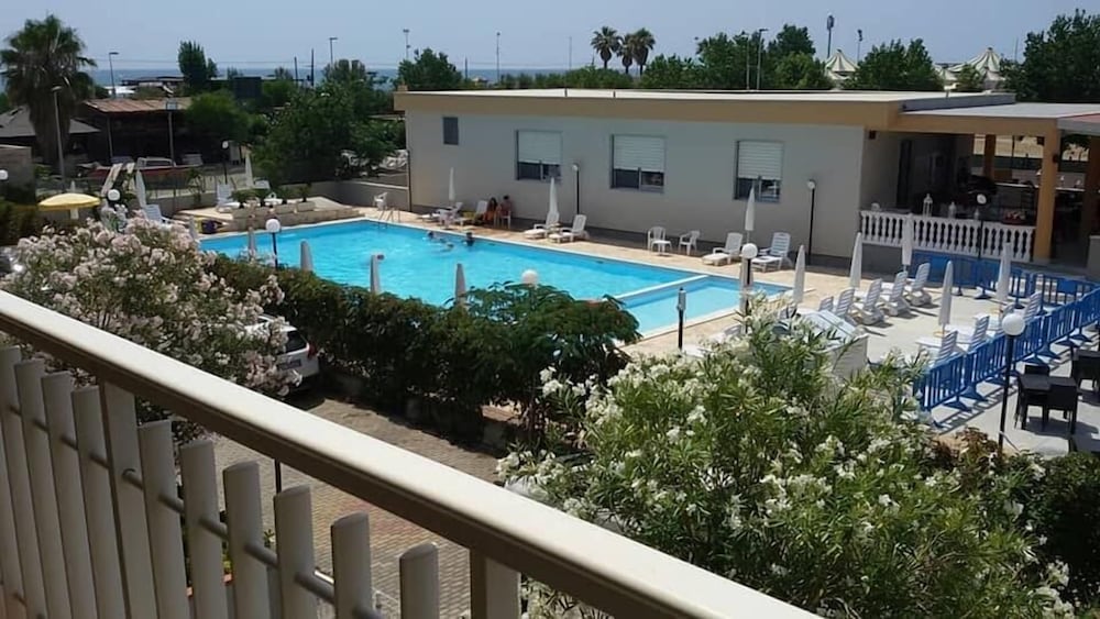 Apartment, Pool View (6 Beds) photo 2