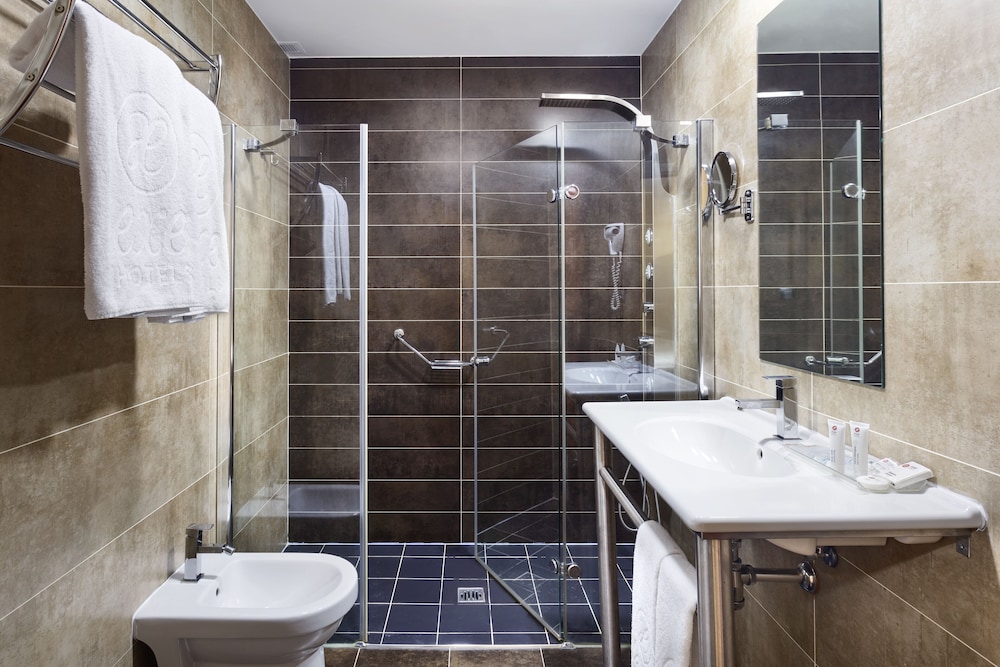 Double Room (Twin) - Photo 8
