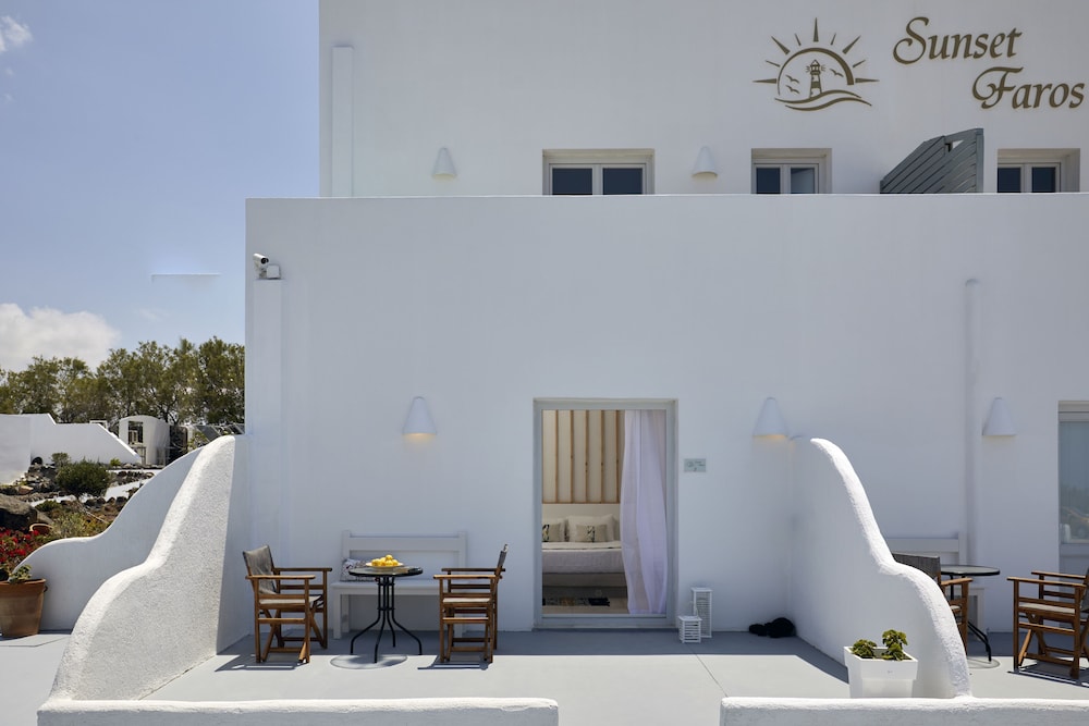 Elegant Suite with indoor jetted tub and sea view - Photo 6