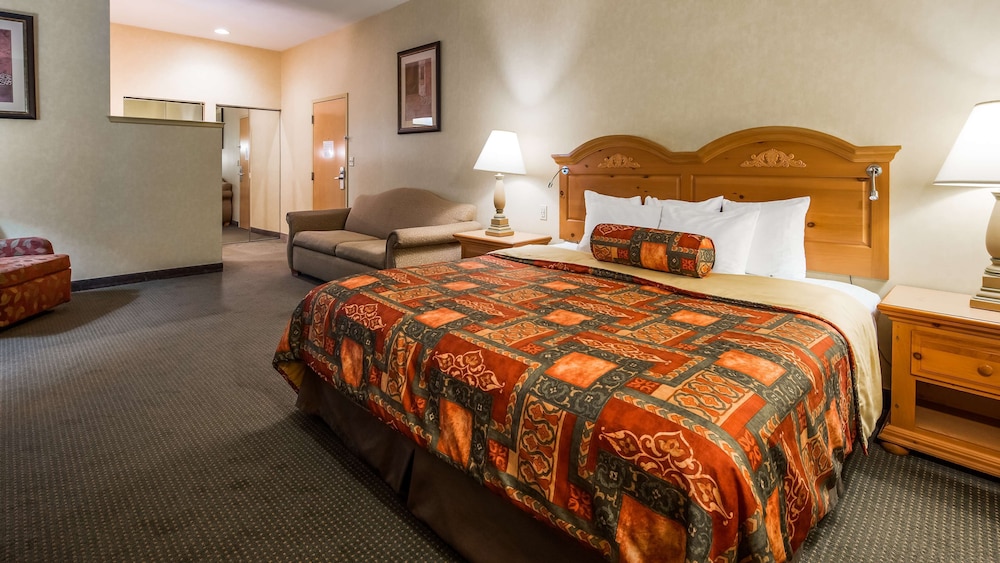 Standard Room, 1 King Bed, Non Smoking, Refrigerator photo 2