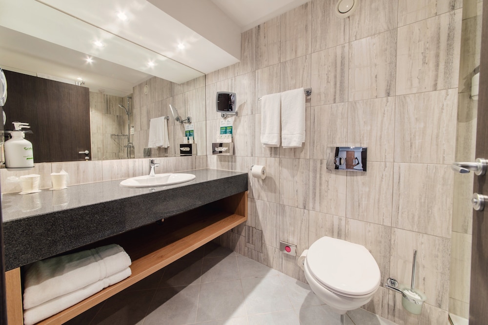Premium Room, Multiple Beds, City View - Photo 8