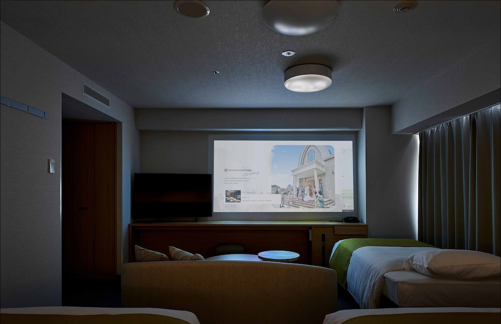 High-floor Premium Deluxe Twin With CITY View, 2 single size beds. (Non-smoking) (For 2 person) photo 2