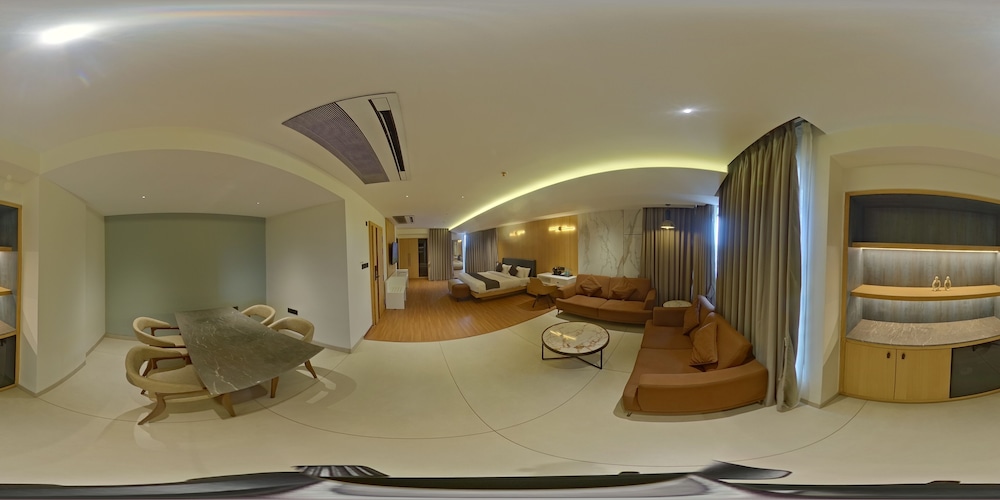 Royal Room photo 2