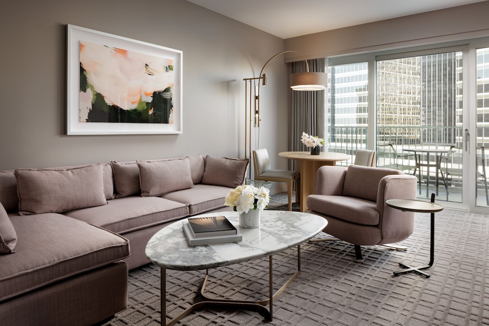 Century Plaza Suite, 1 Bedroom, 1 King Bed