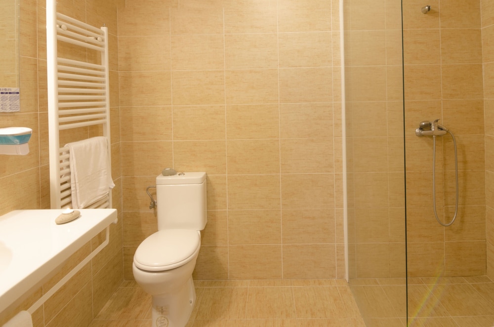 Double Room - Photo 7