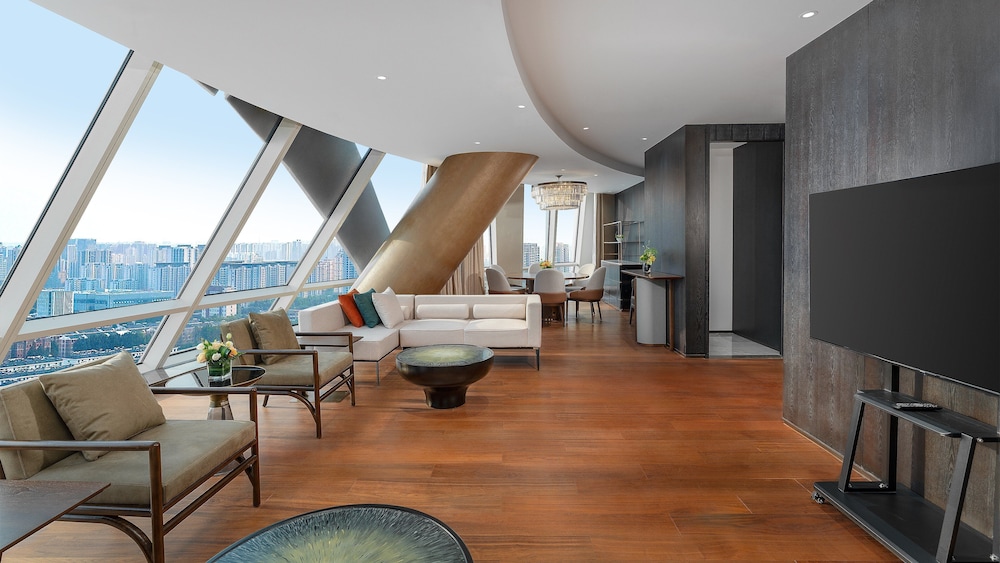 Suite, 1 Bedroom (Living and Dining Area) photo 1