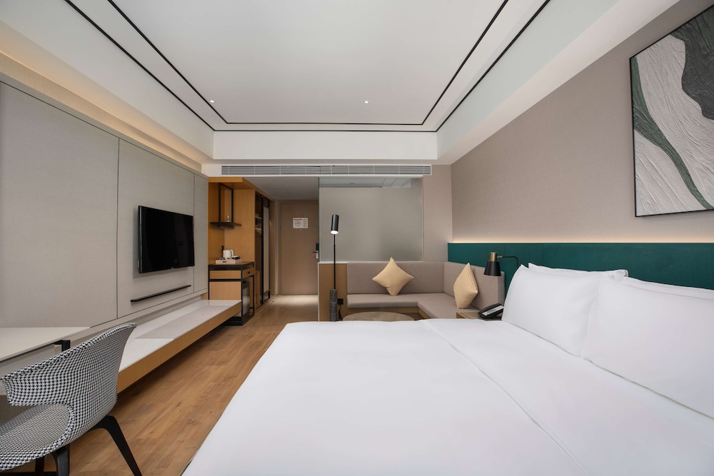 Room, 1 King Bed, Accessible - Photo 2