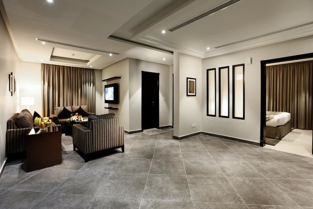 Suite, 3 Bedrooms photo 3