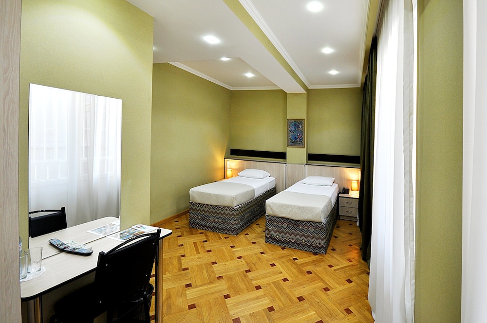 Family Triple Room (Attic) photo 2