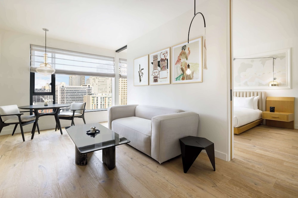 Skyline King 1 Bedroom Suite