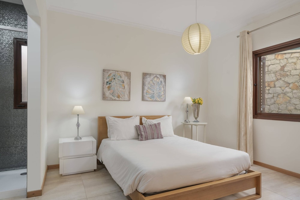 Basic House, Multiple Beds photo 1