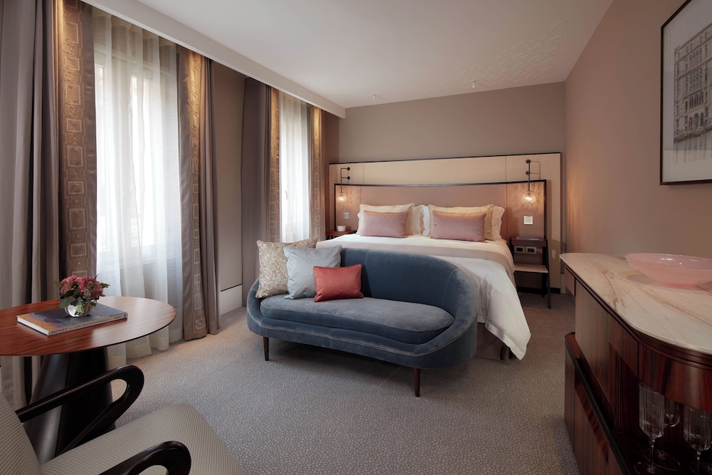 Superior Deluxe Room with internal view