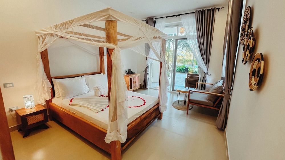 Deluxe Suite, Pool View