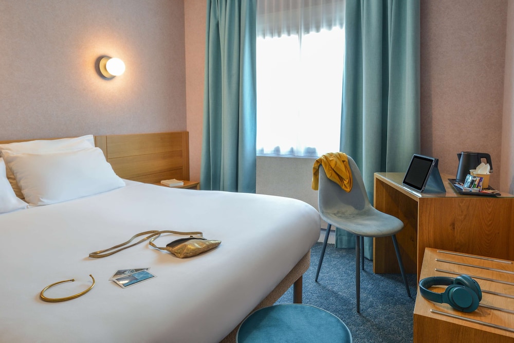 Standard Room, 1 Queen Bed, Non Smoking - Photo 4