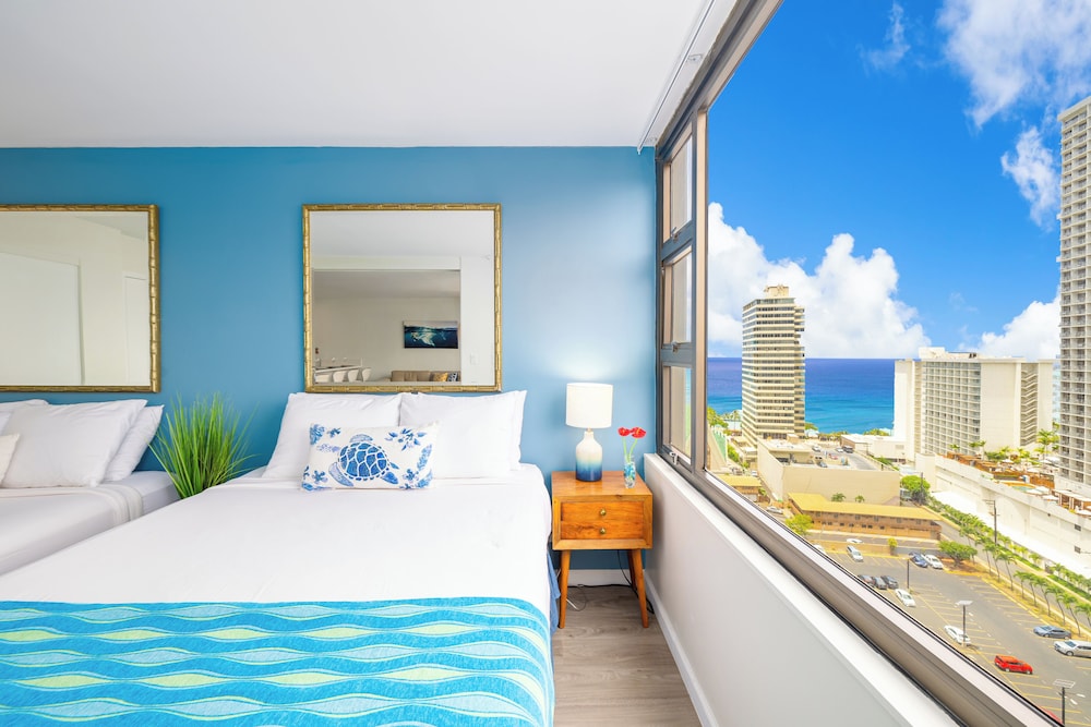 High Floor Ocean View Condo w/ 2 Beds and Parking: Family Condo, 1 Bedroom, Balcony, Partial Ocean View (0115) photo