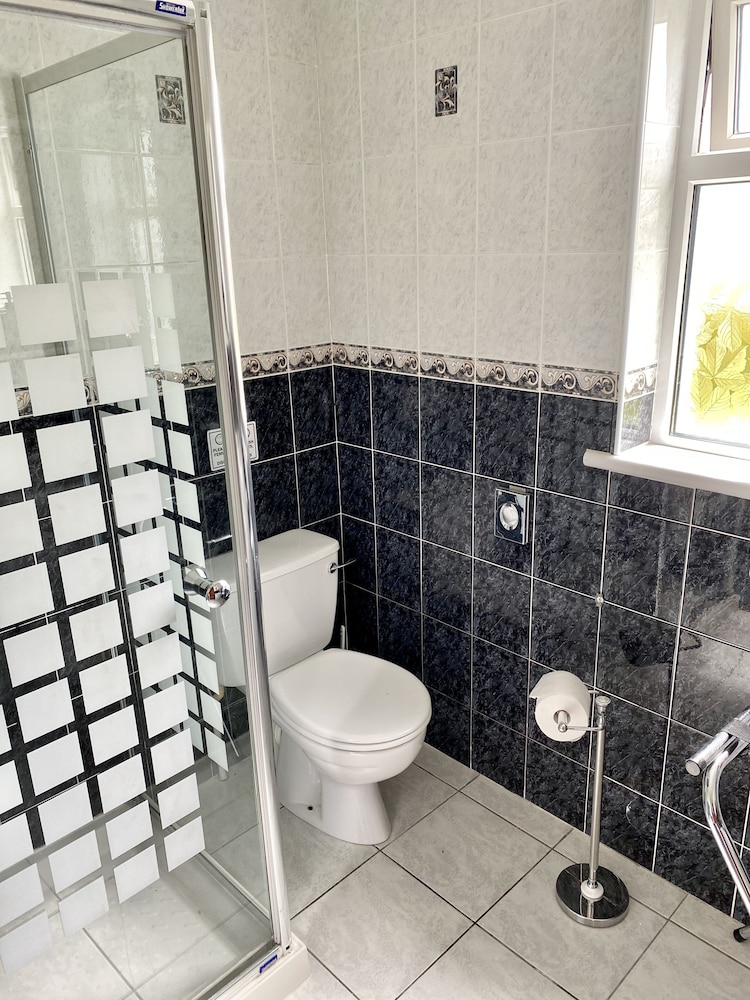 Double Room, Ensuite - Photo 8
