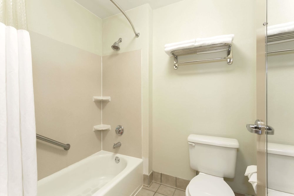 Room, Non Smoking - Photo 3